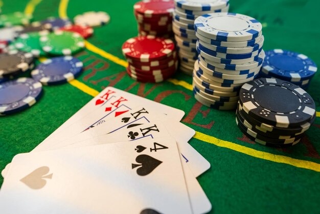 sgptoto live casino dealer and table view on mobile screen